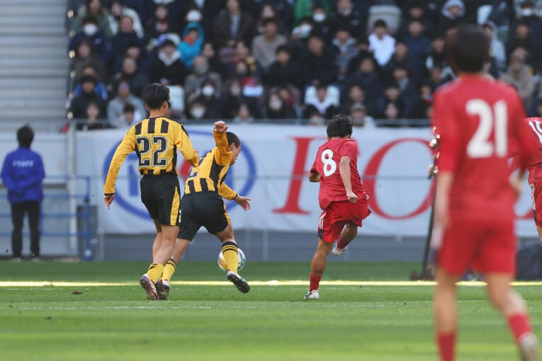 前橋育英との決勝戦、先制ゴールを決める亀田　©︎Naoki Morita/AFLO SPORT