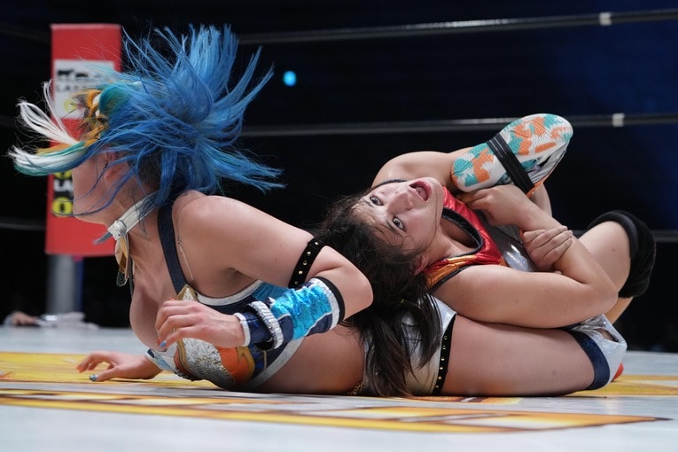 レッグロックで攻める山岡聖怜　©Essei Hara