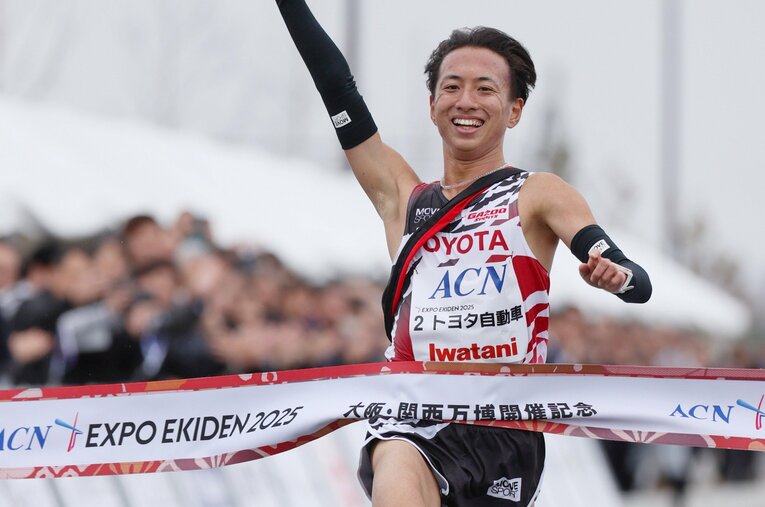 史上初の大学と実業団による対抗レースとなったエキスポ駅伝。結果は実業団のトヨタ自動車が圧勝だったが、様々な課題も見えてきた　©JIJI PRESS