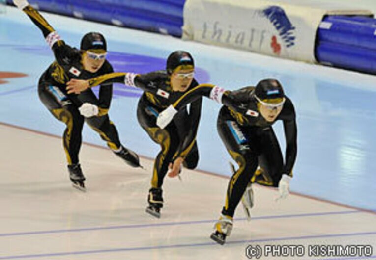 '09年11月のW杯ヘーレンフェイン大会では、実績のある田畑、穂積に新加入の小平の布陣で挑み、4位となった