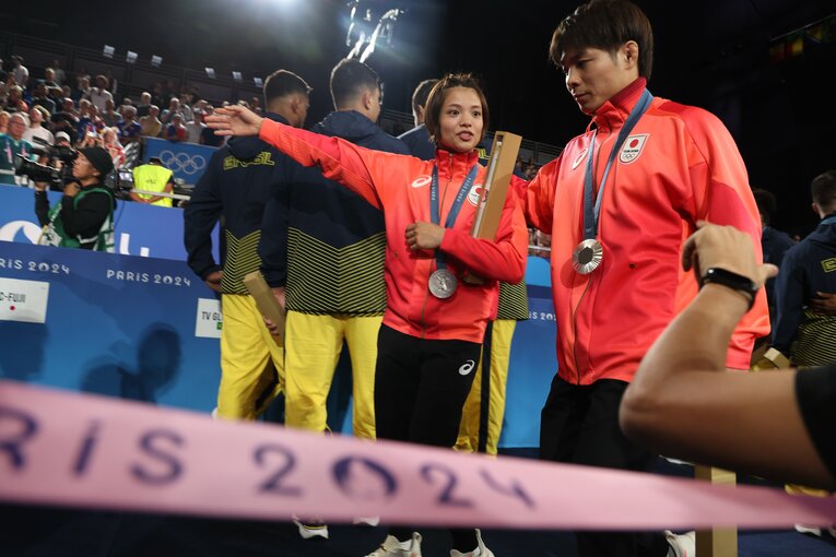 混合団体戦の阿部兄妹　©Tetsuya Higashikawa/JMPA