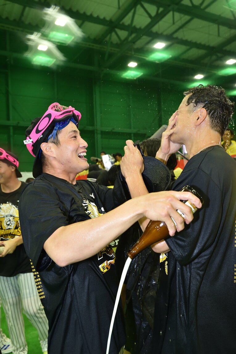 【ビールかけ…貴重カット多数】©Hideki Sugiyama