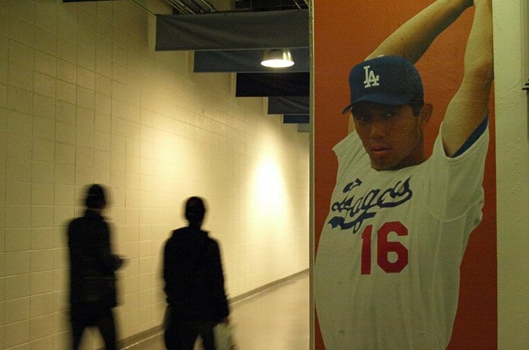 決戦の舞台、ドジャースタジアムに貼ってあった野茂英雄のポスター ／ photograph by Number editorial staff