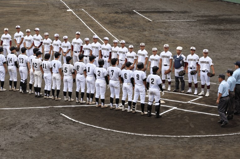 東東京大会1回戦の開成高校vs駿台学園高校。東大卒監督vs東大卒監督の対決となった