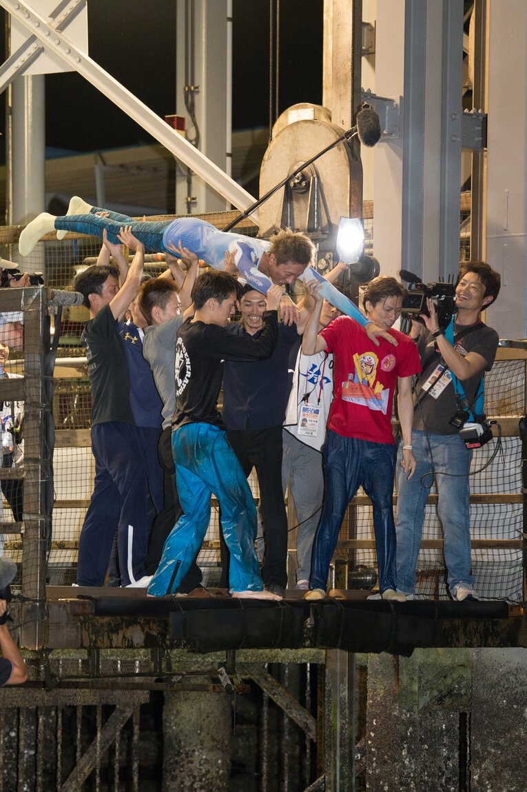 SG初優勝など節目の勝利で行われる「水神祭」の様子　©日本モーターボート競走会