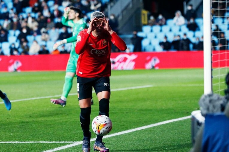 なぜ久保建英が“幻のアシスト”直後、代理監督と言い合いに？ レアル戦前に好調だがマジョルカは…〈撮影者の視点〉(38)