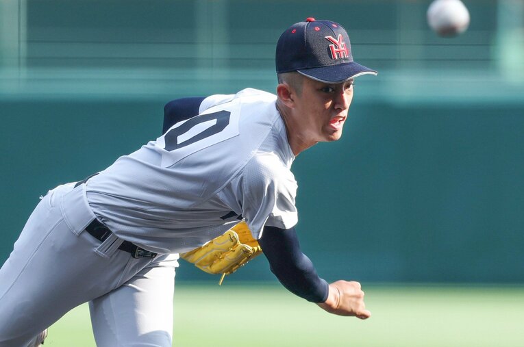 今夏の甲子園で優勝候補の筆頭に挙げられる横浜。2年生エースの織田翔希は3度登板し、未だ無失点投球を続けている ／ photograph by JIJI PRESS