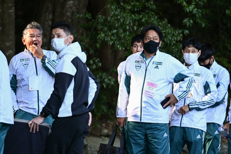 整列し、原監督の話を聞く選手たち　©Nanae Suzuki