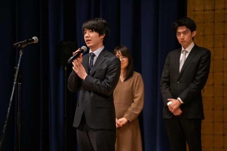 普段の公式戦では見られない……藤井聡太竜王・名人の素朴な笑顔と“素の表情”（全20枚超）　©Nanae Suzuki