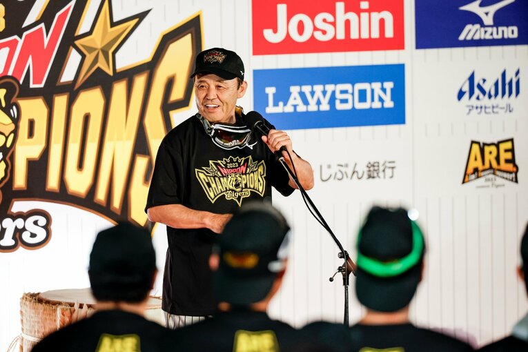 阪神日本一のビールかけの様子（全10枚中の2枚目）　©Kiichi Matsumoto