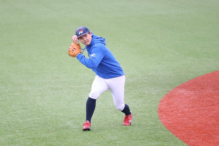 高校時代は外野を守っていたという佐々木。大学ではファースト→サードを経て現在のショートに　©Genki Taguchi