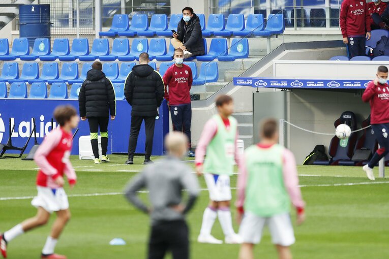 乾貴士が神トラップ＆岡崎慎司に友情の平手打ち!? 武藤嘉紀との“ロシアW杯組”3ショット写真も(3)