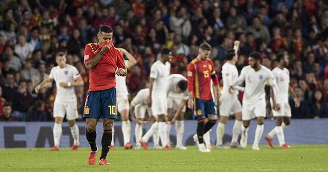 つなぐも崩せずイングランドに敗北 スペインはw杯惨敗から停滞したまま 海外サッカー Number Web ナンバー