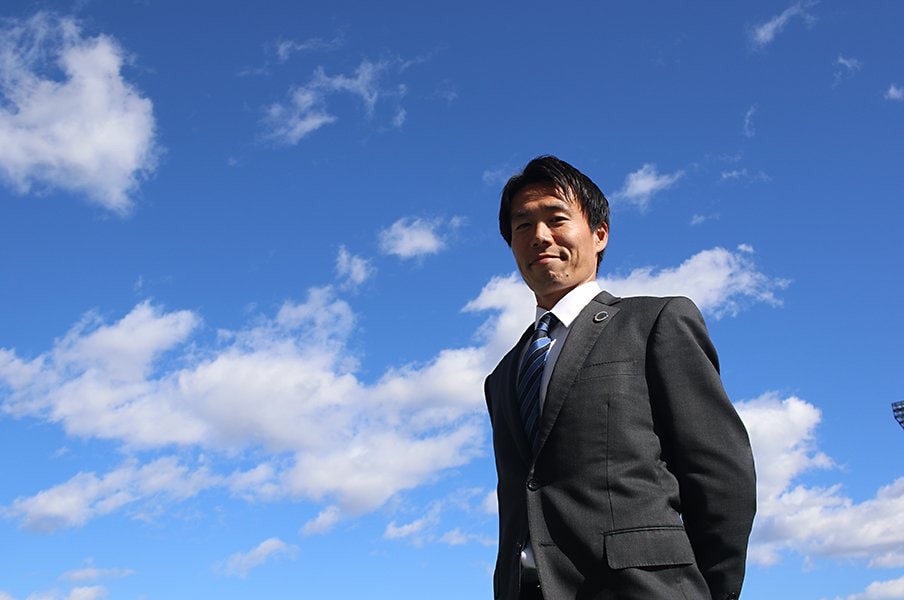 異色のGM、水戸・西村卓朗の仕事。選手とJクラブを育て、街を育てる。<Number Web> photograph by Takahito Ando