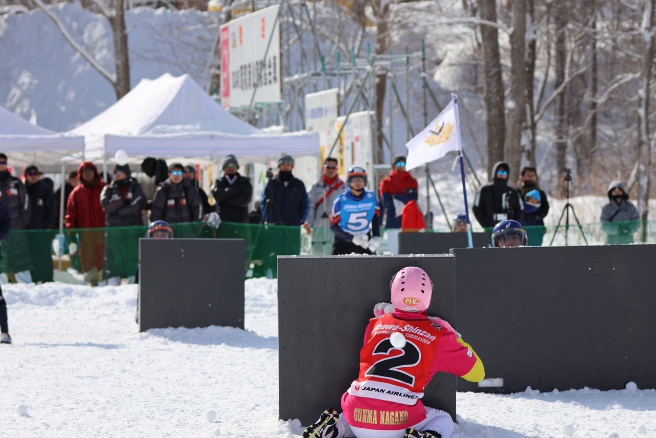 競技雪合戦。試合は7人対7人の3セットマッチ(1セット3分)で行われる ©雪合戦マガジン