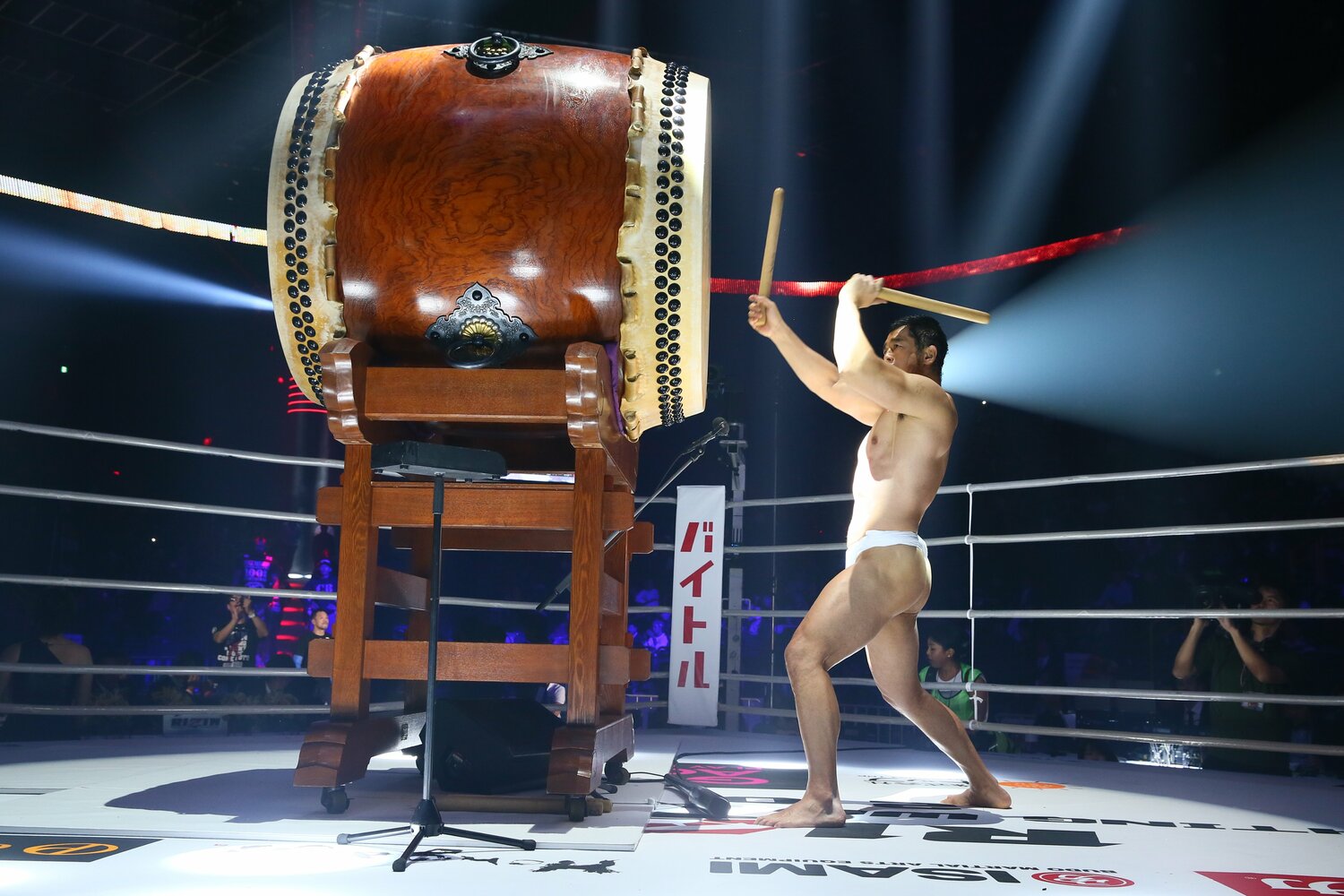 『PRIDE 男祭り』の恒例行事だった高田延彦による太鼓叩きパフォーマンスも復活 ©RIZIN FF Susumu Nagao