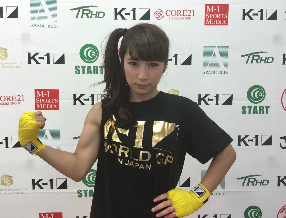 2015年、ラウンドガールを務めながらK-1アマチュア大会に出場。トレーニングにのめり込んでいった　©Norihiro Hashimoto
