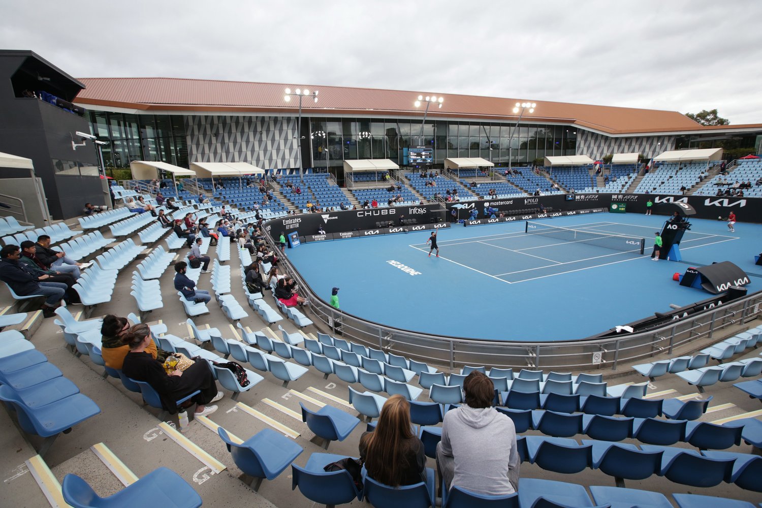 制限された観客数の中で実施された錦織の1回戦©Hiromasa Mano