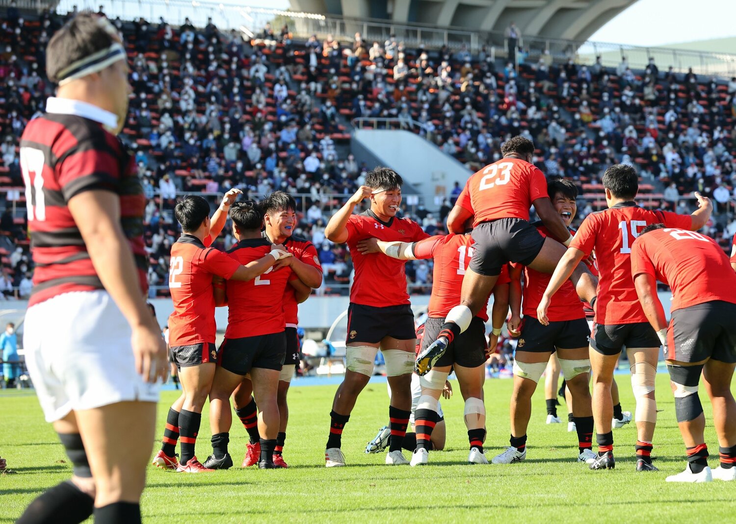 早大を撃破し、歓喜する帝京大　©︎Sankei Shimbun
