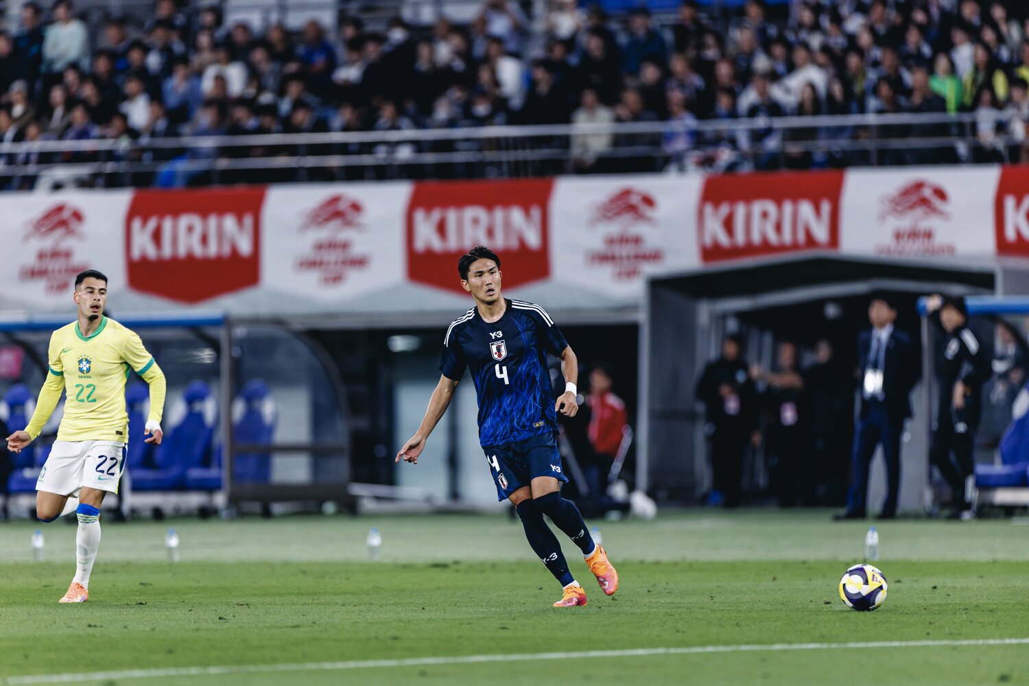 DF陣では鈴木淳之介の奮闘が注目されたブラジル戦でも、渡辺は潰し役としてチームの戦術を支えた　©Kiichi Matsumoto