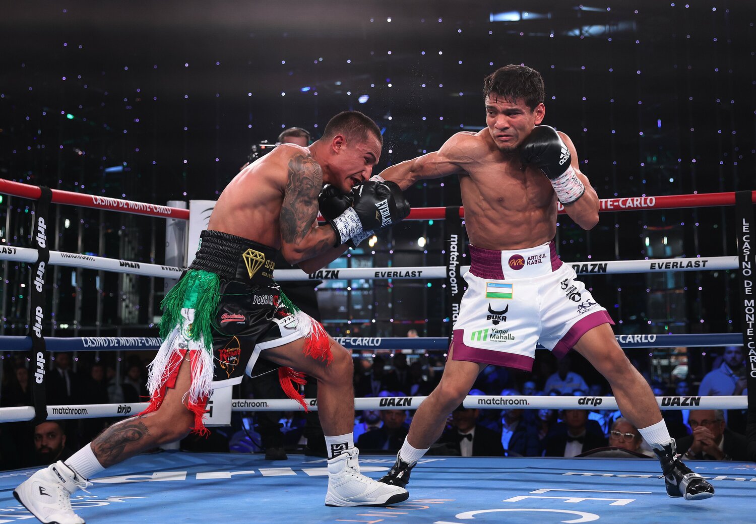 9月のアフマダリエフ（右）との戦いは果たして　©Getty Images