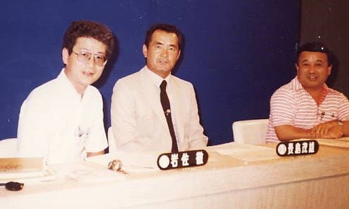 大リーグ中継のスタジオで。右はドラフト会議の司会も務めた「パンチョ」こと伊東一雄　