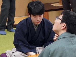 「こ、この飛車…何なの?」藤井聡太の100手目に棋士が騒然「こういうの、大好きだもんね」佐々木勇気は熱心に…“TVに映らない”名人戦舞台裏