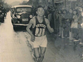 70年前、箱根駅伝5区を「日本人初のボストン優勝ランナー」が走っていた…伝説の韋駄天・田中茂樹が生前に語った箱根路の記憶と母の教え＜Number Web＞ photograph by Shigeki Tanaka
