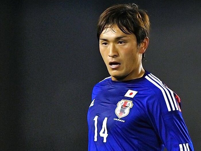 青山敏弘、広島を背負う「責任感」。最大の激戦区ボランチで4番手に!?<Number Web> photograph by Takuya Sugiyama