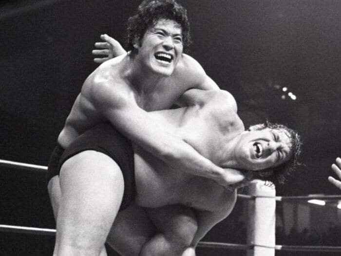アントニオ猪木が“全盛期でも倒せなかった”外国人レスラー…猪木vsロビンソン「伝説の一戦」はいかに実現した? 試合時間“残り1分”の奇跡<Number Web> photograph by 東京スポーツ新聞社