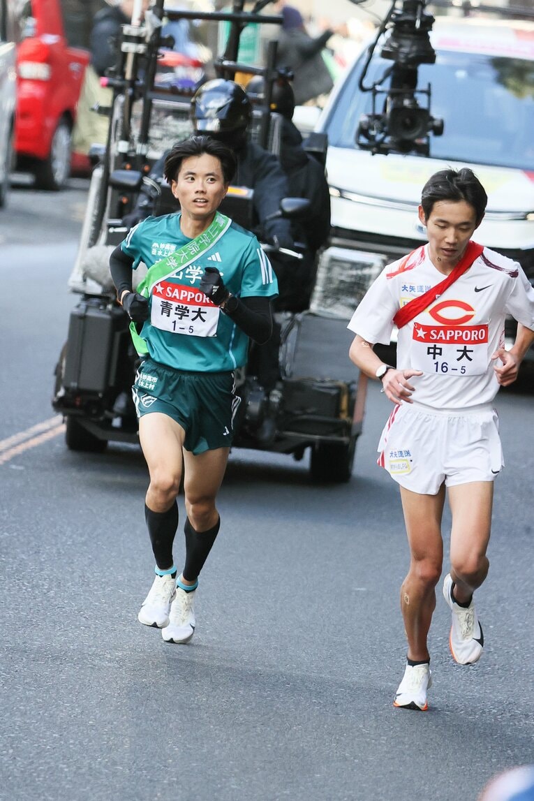 5区を区間新記録で走り、有終の美を飾った青学大の若林　©︎JMPA