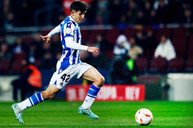 「クボのことは知ってるよ」バルササポに久保建英が笑顔で… 放送なしが惜しい「名手ブスケッツが声を荒げた」鮮烈プレー〈現地撮影〉(66)