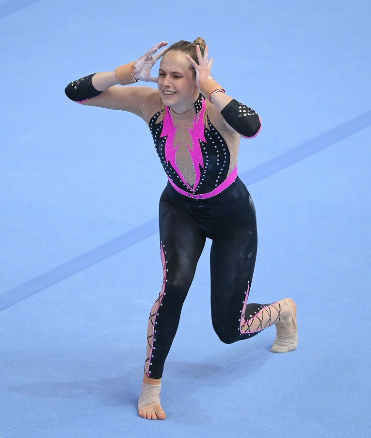 Queenのフレディ・マーキュリーにインスピレーション受けて作成された、サラ・フォス選手の演技衣装　©Getty Images