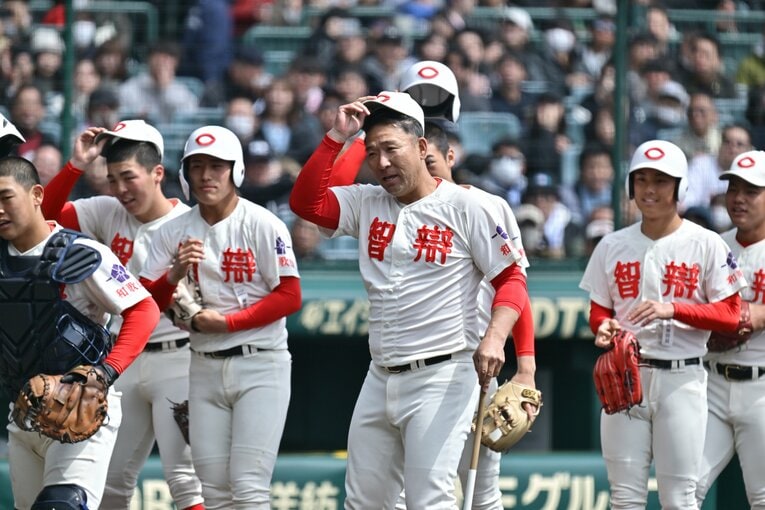 【超楽しそうで礼儀正しい…智弁和歌山ナイン＆監督のテレビに映らない表情／全10枚】©Hideki Sugiyama