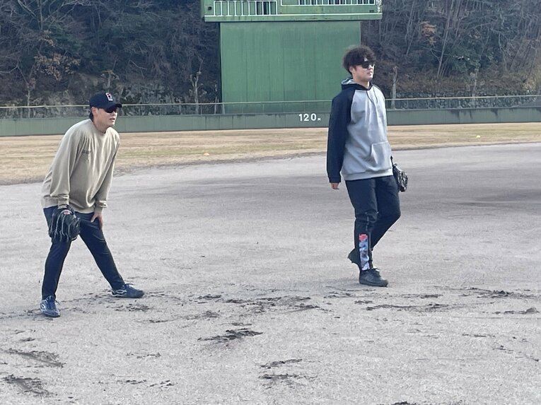 軽いノックも　©Takashi Ishizuka