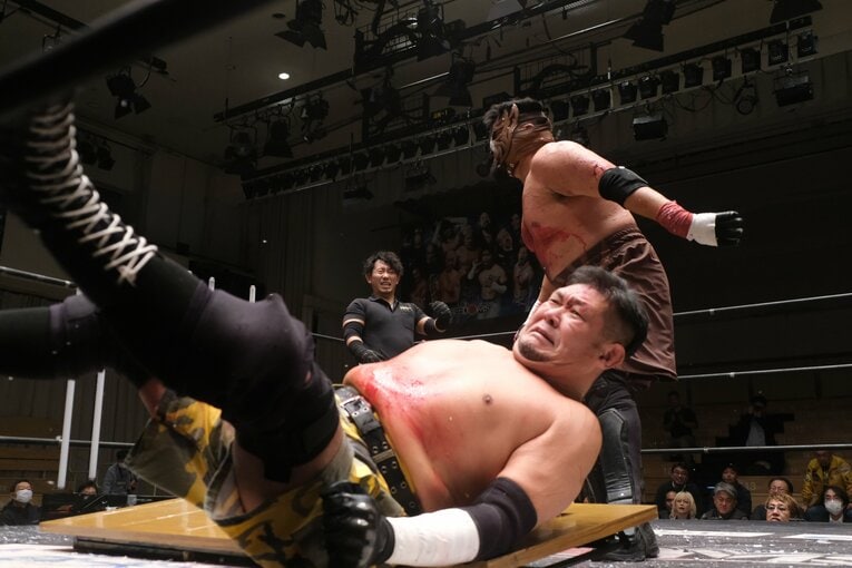 蛍光灯で殴り合い、大流血して…メキシコ人デスマッチファイター「もっと日本にいたい」ビオレント・ジャックの切実な思い「外国人がって…でも、ここがオレの家」(105)