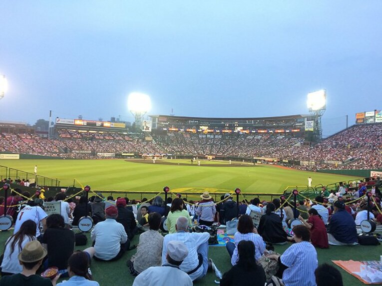 野球の応援は“究極の片想い”か。仙台の地で巨人と牛たんで泣く。(5)