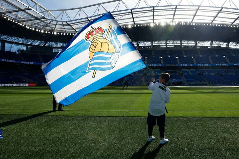 「TAKEあなたは最高です、と日本語で…」久保建英21歳はソシエダで愛される「日本人最多リーガ6点目＋“MVPタケクボ”コール」を撮った(4)