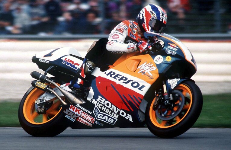NSR500を駆り、94年から98年まで5連覇を果たしたホンダのレジェンド、マイケル・ドゥーハン　©Getty Images