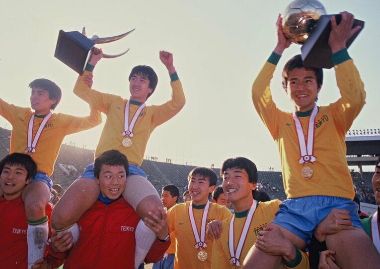写真は1984年1月の高校サッカー選手権。帝京高は決勝で清水東高を破り優勝　©BUNGEISHUNJU
