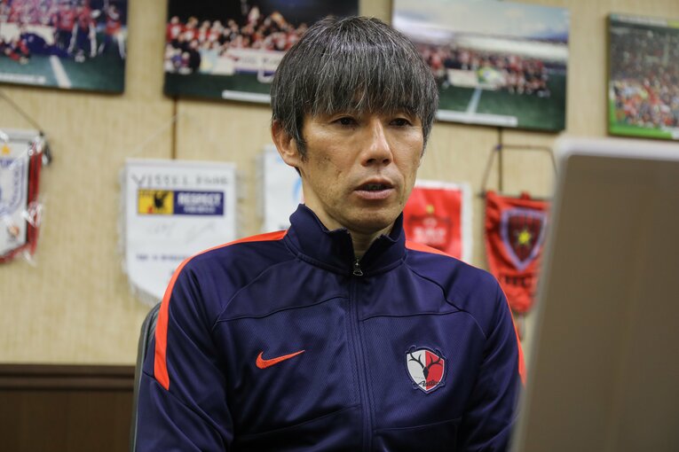 オンラインで取材に答える相馬直樹監督　©KASHIMA ANTLERS