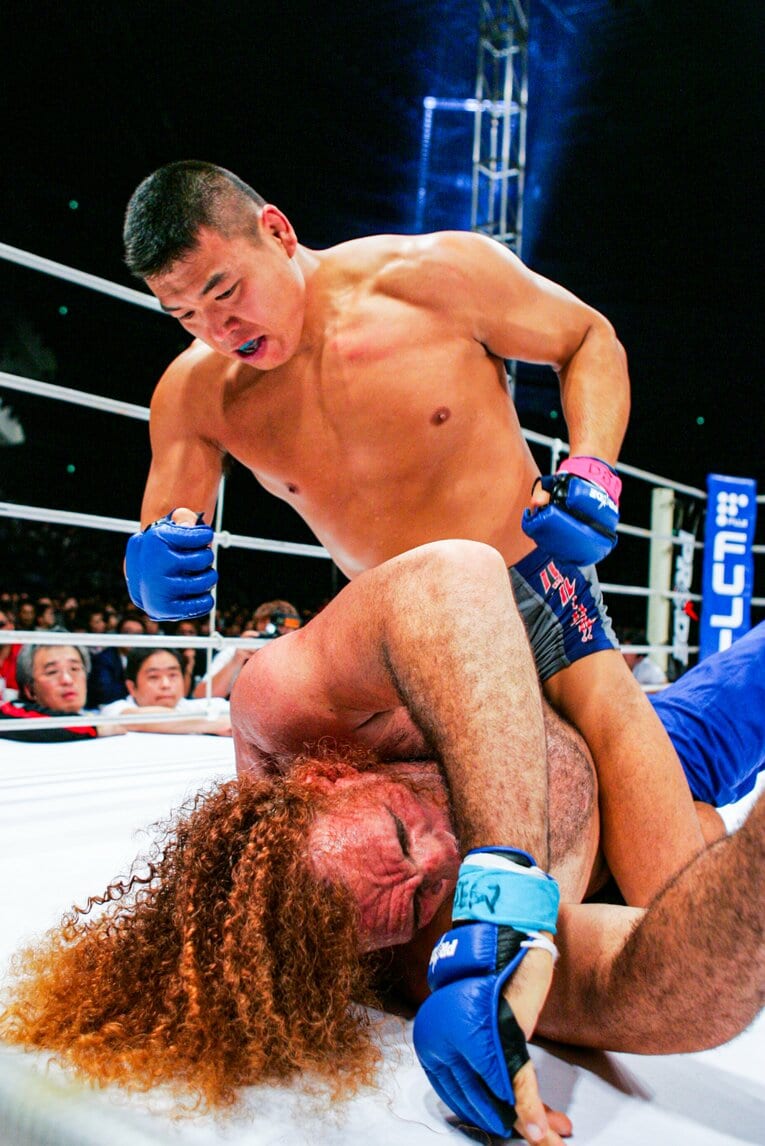 シルバを圧倒する小川直也　©Susumu Nagao