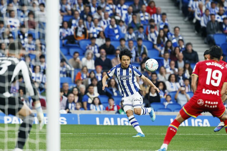 「珍しい…」久保建英がイラ立ったのは“反則覚悟の包囲網”ではなく…初タイトルから4日後「失望のMOM」“タケの自負”をカメラマンは感じた(4)