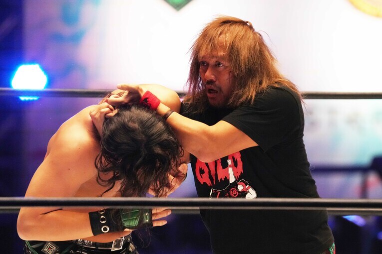 内藤哲也とジェイク・リー。5月6日、日本武道館　©Essei Hara