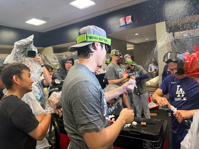「テレビに映らない」大谷翔平とドジャースのシャンパンファイト＆ポストシーズン舞台裏を見る（画像は右に続きます）　©Naoyuki Yanagihara