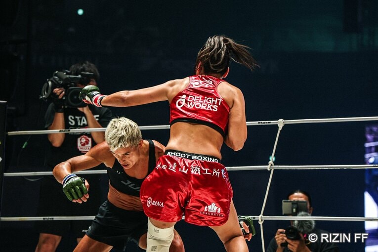 RENAvsクジュティナ　©RIZIN FF