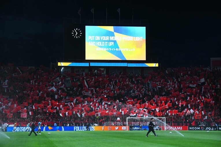 ハーフタイム、「携帯電話のライトをかかげましょう」という演出も完全にスルー