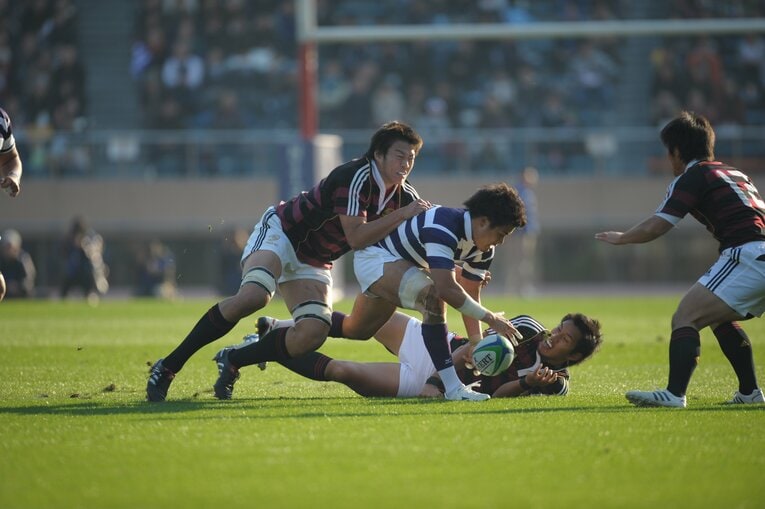 早稲田・山中亮平 vs 明治・田村優　©︎Naoya Sanuki