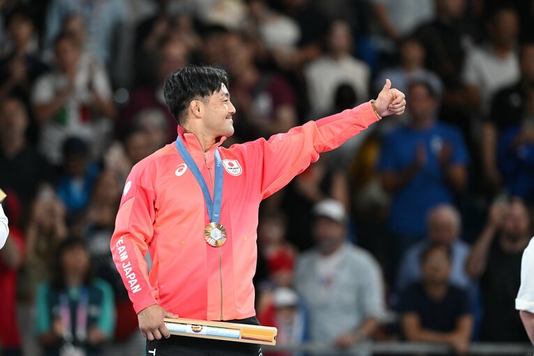 日本柔道最年長の銅メダルを獲得して笑みを見せる橋本　©Kaoru Watanabe/JMPA