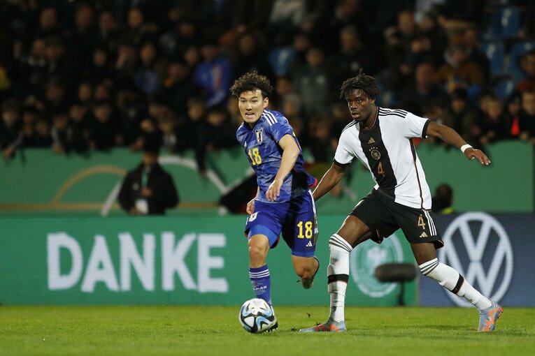 「CLやELに出ているドイツ有望株のフィジカルに負けず…」パリ世代日本代表を撮って感じた“肉体とハートの充実ぶり”(35)